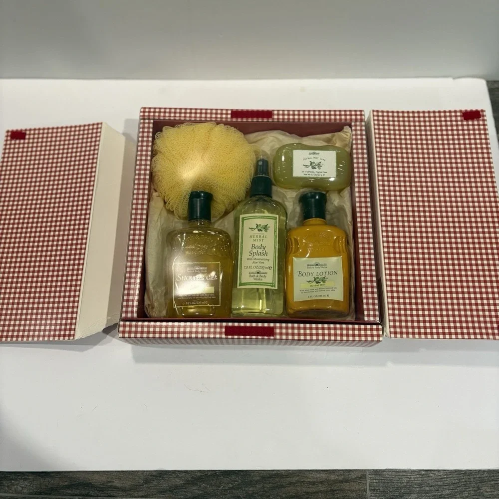 Vtg Bath & Body Works Herbal Mist 5pc Gift Set American Flag Box Gel Mist Lotion